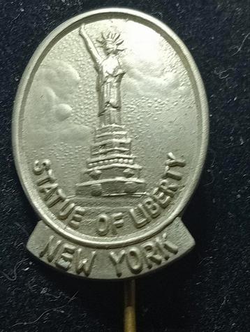 Vintage standbeeld van Libery-pin - Amerikaanse souvenirmemo beschikbaar voor biedingen
