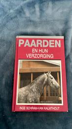 I. Schram-van Kalmthout - Paarden en hun verzorging, Boeken, Ophalen of Verzenden, Zo goed als nieuw, Paarden of Pony's, I. Schram-van Kalmthout
