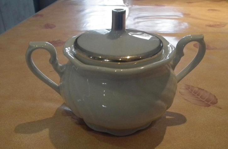 suikerpot met deksel (aardewerk/porselein), Verzamelen, Porselein, Kristal en Bestek, Gebruikt, Overige typen, Porselein, Ophalen of Verzenden