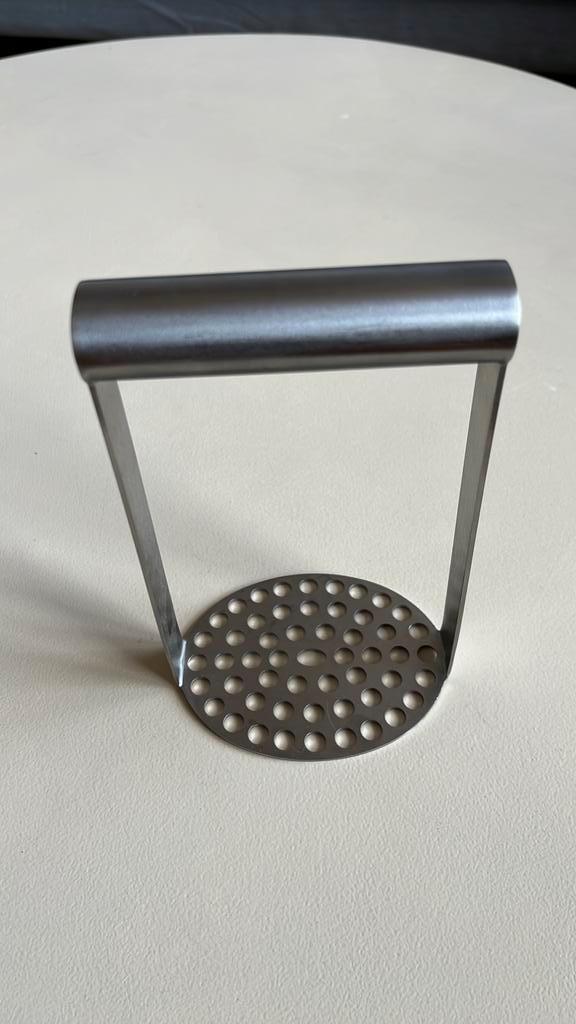 Lurch RVS aardappel puree stamper (compact formaat), Huis en Inrichting, Keuken | Keukenbenodigdheden, Zo goed als nieuw, Ophalen of Verzenden