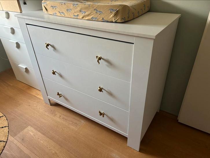 Ledikant en bijpassende commode, Kinderen en Baby's, Kinderkamer | Commodes en Kasten, Gebruikt, 90 tot 105 cm, 100 cm of meer