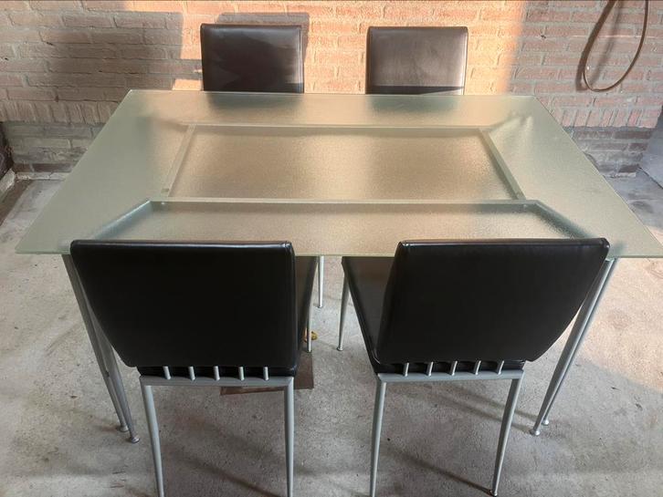 Eetkamer tafel met stoelen, Huis en Inrichting, Complete eetkamers, Zo goed als nieuw, 4 tot 6 stoelen, Ophalen