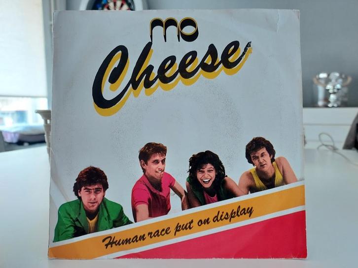 7" Single Mo - Cheese / Human Race Put On Display, Cd's en Dvd's, Vinyl Singles, Gebruikt, Single, Pop, 7 inch, Ophalen of Verzenden