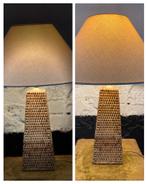 Vintage lamp gevlochten rotan pyramide linnen kap 2 stuks, Huis en Inrichting, Lampen | Tafellampen, Minder dan 50 cm, Gebruikt