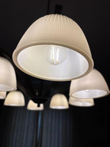 achtarmige hanglamp beschikbaar voor biedingen
