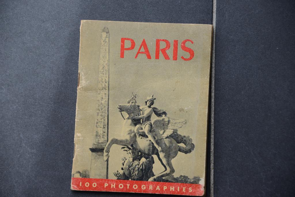 2 zeer oude boekjes Paris en Versailles., Ophalen of Verzenden