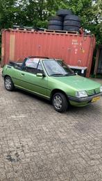 Peugeot 205 cabriolet. Nieuwe apk 2 jaar., Auto's, Peugeot, Voorwielaandrijving, 1360 cc, 4 cilinders, Cabriolet