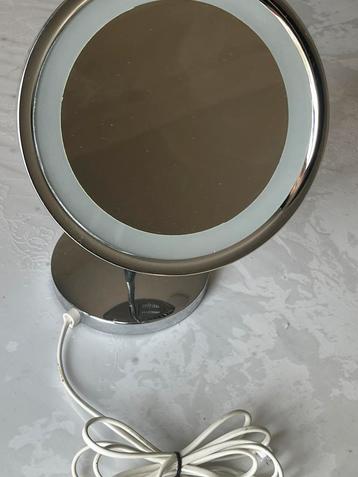 Make up spiegel met verlichting beschikbaar voor biedingen