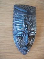 Houtsnijwerk uit Afrika - Souvenir uit jaren 60 - netjes, Ophalen of Verzenden