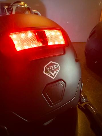 1 Vito Fiets/Scooter helmen met Achterlicht beschikbaar voor biedingen