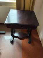 Antiek tafeltje met la, Ophalen