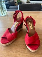 Tamaris sleehak rood, Kleding | Dames, Schoenen, Tamaris, Ophalen of Verzenden, Zo goed als nieuw, Rood