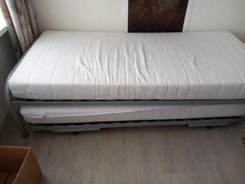2x Inklapbaar 1-persoonsbed (90x200) beschikbaar voor biedingen