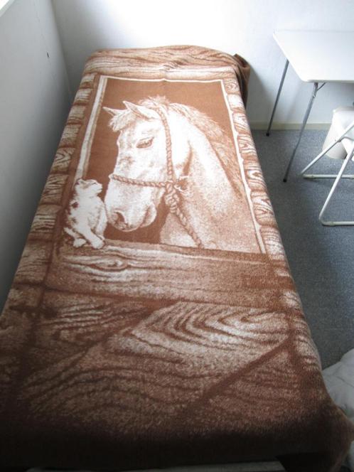 2 eenpersoons dekens met afbeelding van een paard 150x240 cm, Huis en Inrichting, Slaapkamer | Beddengoed, Gebruikt, Deken of Dekbed