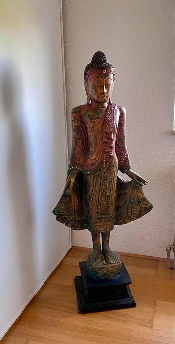 Houten Boeddhabeeld beschikbaar voor biedingen