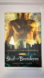 Cassandra Clare - Stad van beenderen, Boeken, Ophalen of Verzenden, Zo goed als nieuw, Cassandra Clare