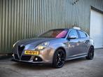 Alfa Romeo Giulietta 1.4 Turbo 170 pk 2011 | Panorama | PDC, Auto's, Voorwielaandrijving, 65 €/maand, Zwart, 4 cilinders