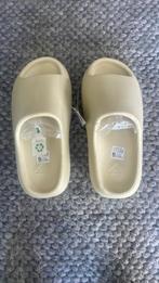 Yeezy slides, Kleding | Heren, Schoenen, Slippers, Overige kleuren, Nieuw, Ophalen of Verzenden