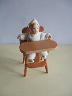 poppenhuis kinderstoel met popje, Verzamelen, Ophalen of Verzenden, Zo goed als nieuw, Decoratie