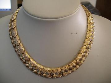 Een mooie Gevlochten Look Goudkleurige ketting beschikbaar voor biedingen