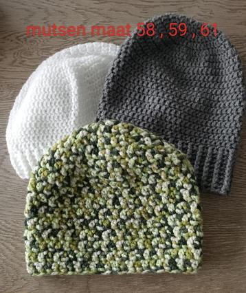 Gehaakte mutsen in verschillende maten en kleuren beschikbaar voor biedingen