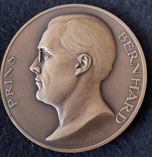 Bronzen penning Prins Bernhard geboren te 19-6-1911, Postzegels en Munten, Penningen en Medailles, Brons, Nederland, Ophalen of Verzenden