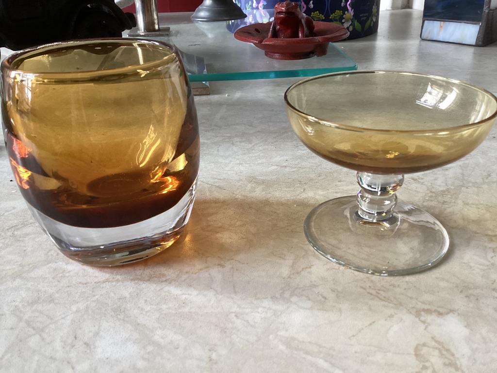 Okergeel glas 2 stuks // cognac ..likeur glas, Ophalen of Verzenden, Zo goed als nieuw