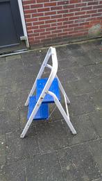 trap met 2 treden inklapbaar en zeer stevig., Doe-het-zelf en Verbouw, Ladders en Trappen, Ophalen of Verzenden, Gebruikt, Minder dan 2 meter