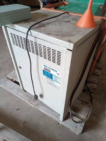 Defecte elektrische heftruck laders 48v 65a (2 stuks) beschikbaar voor biedingen