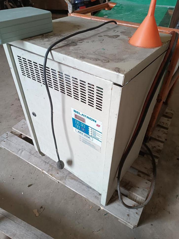 Defecte elektrische heftruck laders 48v 65a (2 stuks), Auto-onderdelen, Accu's en Toebehoren, Gebruikt, Ophalen of Verzenden