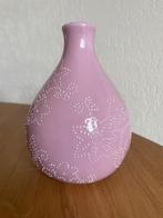 Roze vaasje met wit bloemmotief, Overige kleuren, Aardewerk of Porselein, Ophalen of Verzenden, Zo goed als nieuw