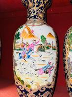 Twee grote Chinese vazen vloervazen, Huis en Inrichting, Woonaccessoires | Vazen, Ophalen, A, A, A