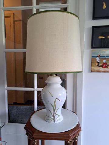 Mooie porseleinen Lamp beschikbaar voor biedingen