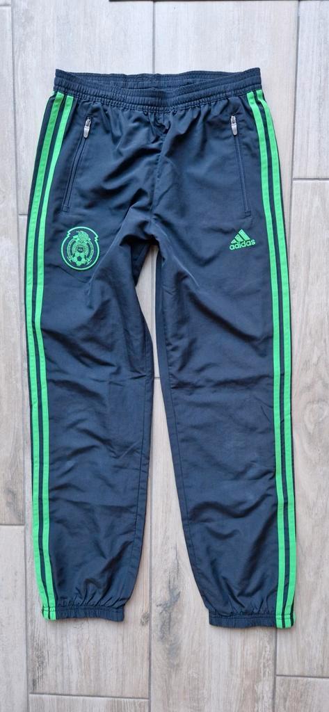 146/152 Antraciet met groene Adidas joggingsbroek, Kinderen en Baby's, Kinderkleding | Maat 146, Zo goed als nieuw, Jongen, Broek