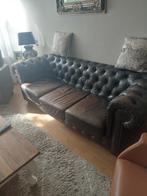 chesterfield bank en twee lederen stoeltjes, Huis en Inrichting, Banken | Bankstellen, Ophalen, 150 tot 200 cm, Chesterfield, Driepersoons