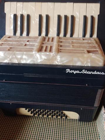 In perfecte staat Royal Standard 32 bas beschikbaar voor biedingen