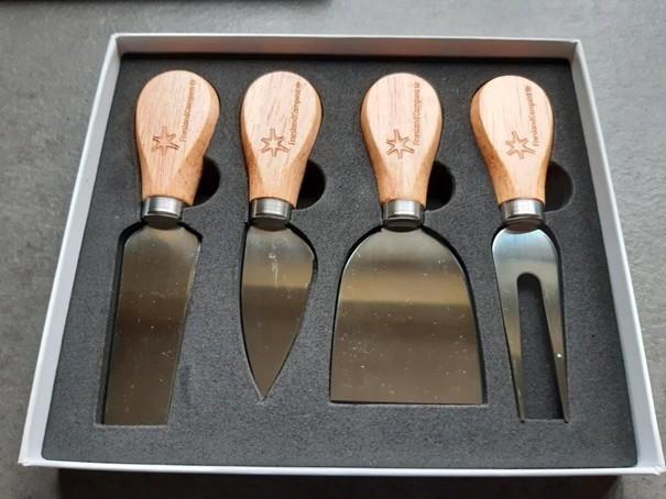 Friesland Campina, kaas set, kaasplankje, Huis en Inrichting, Keuken | Bestek, Nieuw, Bestekset, Overige materialen, Ophalen of Verzenden