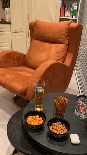 2 lederen fauteuils  zijn in perfecte staat beschikbaar voor biedingen