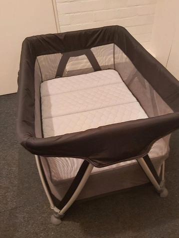 NUNA CAMPING BEDJE/REISBOX INCLUSIEF MATRASJE. beschikbaar voor biedingen