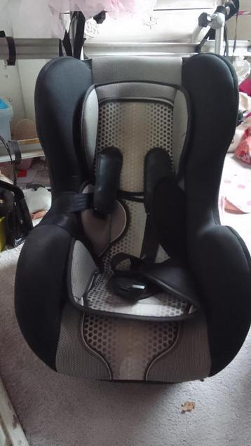 Autostoeltje 9-18 kilo type E2/d9 beschikbaar voor biedingen