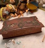 Vintage Snoepdoos candycontainer sieradendoos  Bloemenreliëf, Antiek en Kunst, Ophalen of Verzenden