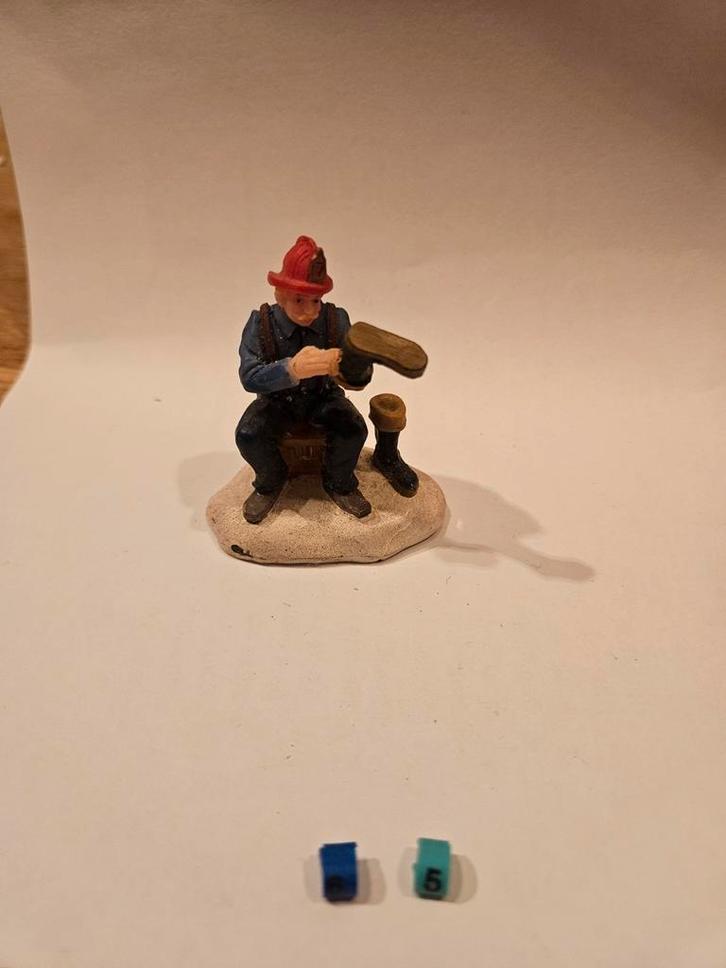 Typisch Hollands kerstdorp accessoires poppetjes lemax, Huis en Inrichting, Woonaccessoires | Wijnrekken, Zo goed als nieuw, Minder dan 50 cm