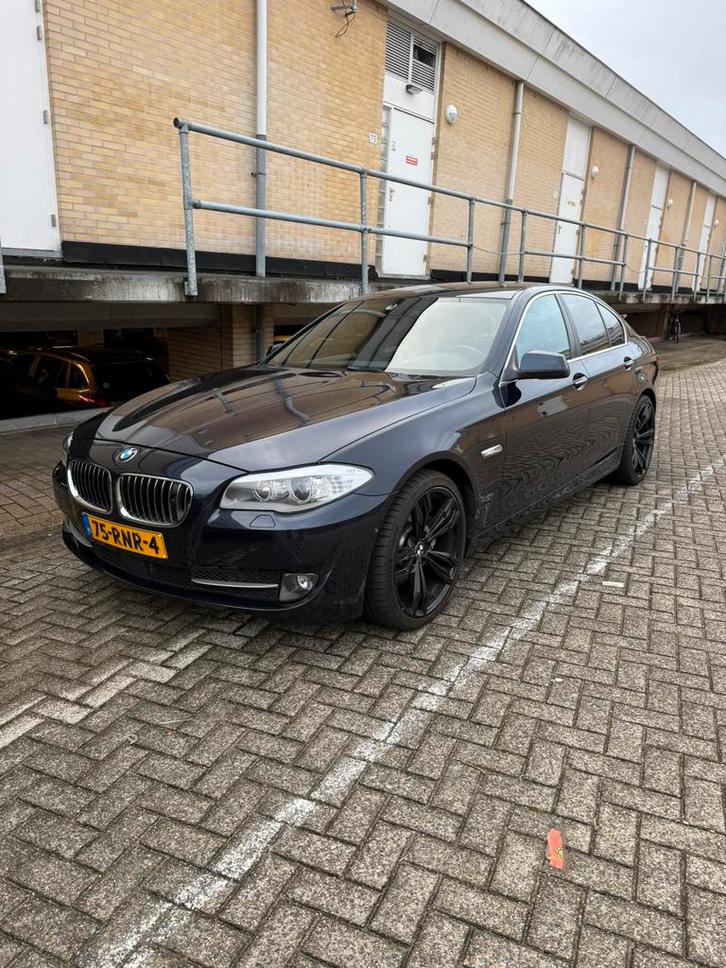 BMW 5-Serie 3.0 I 523 AUT 2011 Blauw, Auto's, BMW, Particulier, 5-Serie, 360° camera, ABS, Achteruitrijcamera, Adaptieve lichten