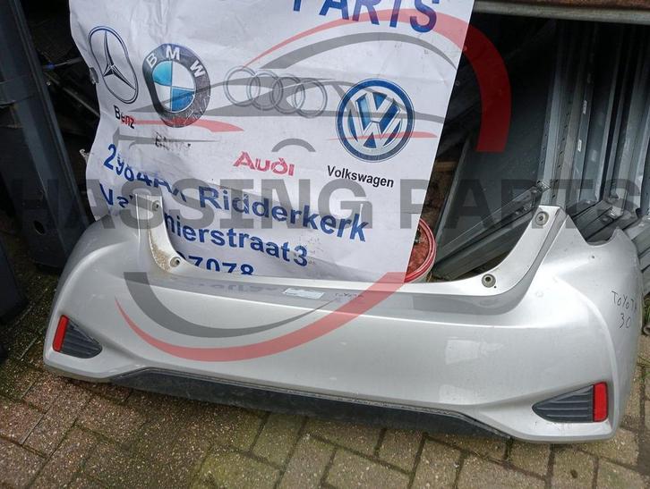 Toyota yaris achterbumper bumper 2016+, Auto-onderdelen, Carrosserie en Plaatwerk, Bumper, Toyota, Achter, Gebruikt, Ophalen of Verzenden