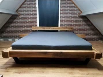 Massief eikenhouten bed frame, Balken bed | Stalen poten beschikbaar voor biedingen