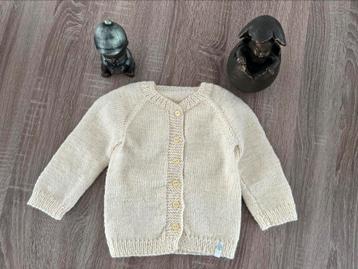 Zelf gebreide baby vestje puur wol maat 74. beschikbaar voor biedingen