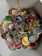 Vintage stoffen bloemen doos met sieraden, Verzenden, Zo goed als nieuw, Overige kleuren, Overige materialen