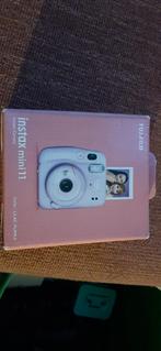 Instax mini 11 Fujifilm lila met pakje pollaroid, Audio, Tv en Foto, Fotocamera's Digitaal, Ophalen, Zo goed als nieuw, Fuji, Geen optische zoom