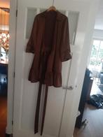 Nikkie Plessen jurk 38 NIEUW satijn bruin, Kleding | Dames, Maat 38/40 (M), Bruin, Nieuw, Ophalen of Verzenden