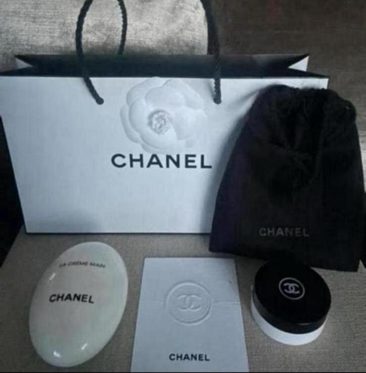 Luxe Chanel handcrème en hydra beauty lippenbalsem in tas, Sieraden, Tassen en Uiterlijk, Uiterlijk | Lichaamsverzorging, Nieuw